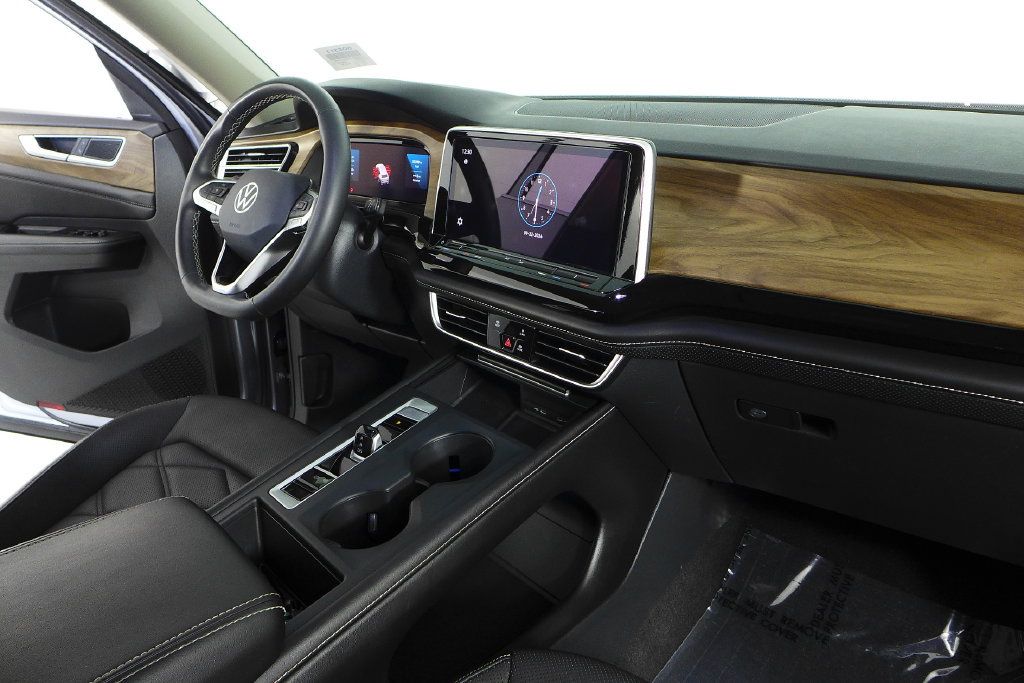 Used 2024 Volkswagen Atlas SE FWD image 13