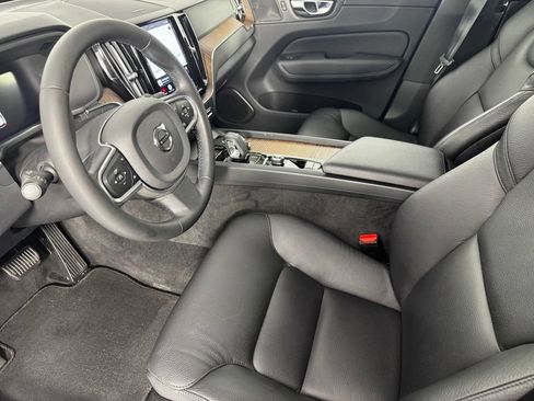 Used 2022 Volvo XC60 B5 Momentum w/ Advanced Package AWD/4WD image 12