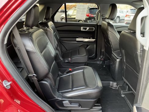 Used 2023 Ford Explorer XLT w/ Equipment Group 202A image 40