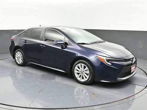 Certified 2024 Toyota Corolla XLE image 2