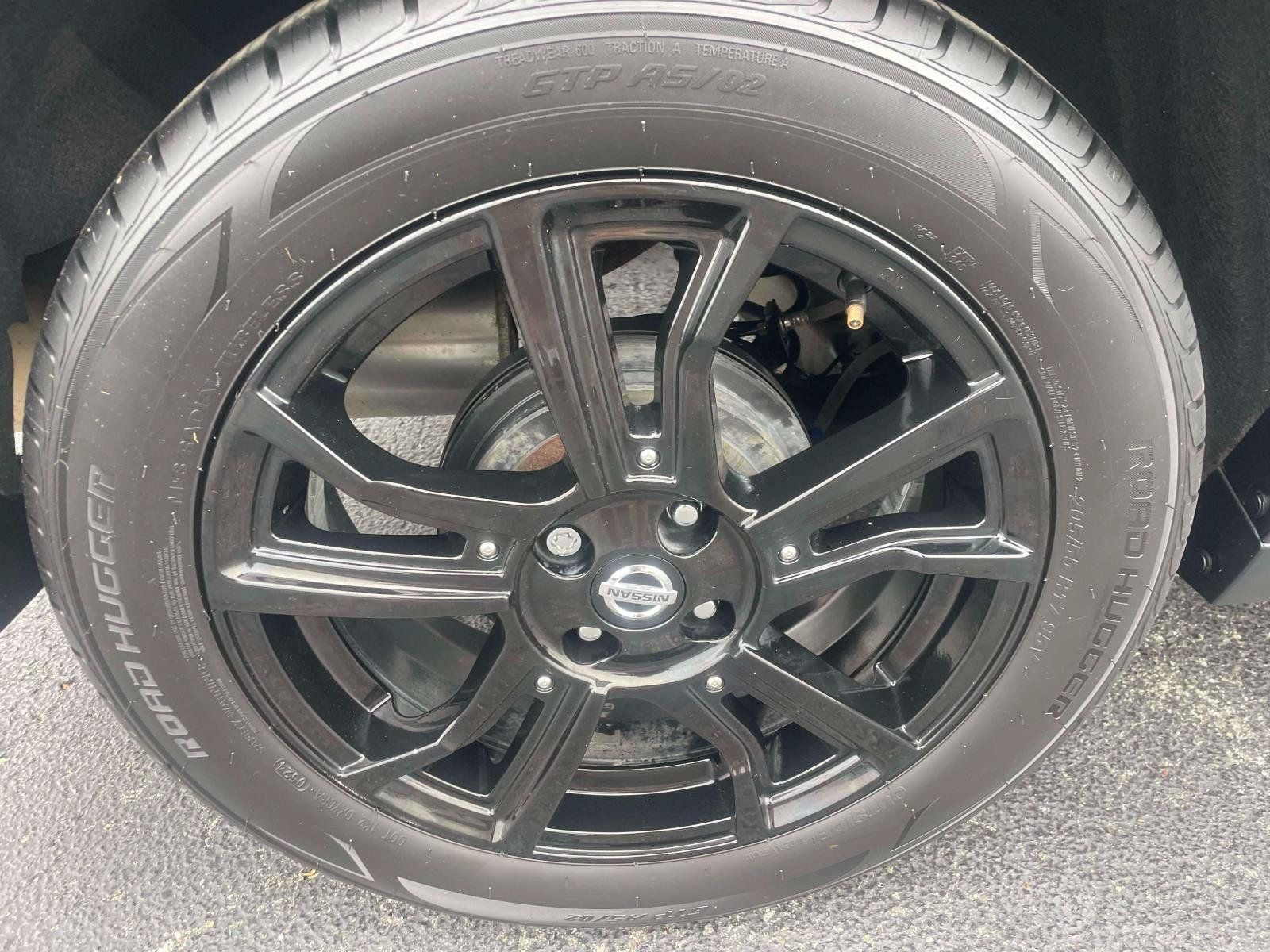 Used 2020 Nissan Kicks SR w/ Exterior Package FWD image 11