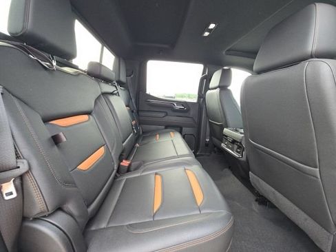 Used 2023 GMC Sierra 1500 AT4 w/ AT4 Premium Package AWD/4WD image 14
