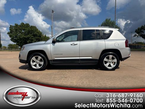 Used 2014 Jeep Compass Latitude image 1