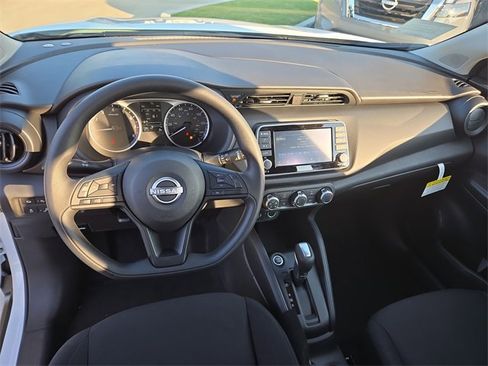 New 2025 Nissan Kicks Play S image 31