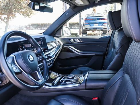 Used 2025 BMW X5 xDrive50e image 18