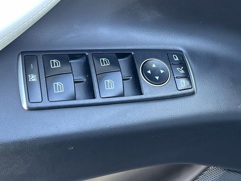 Used 2019 Tesla Model X 75D image 27