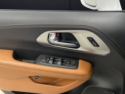 Used 2024 Chrysler Pacifica Pinnacle image 33