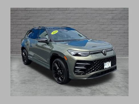 Used 2025 Volkswagen Tiguan SE R-Line AWD/4WD image 1