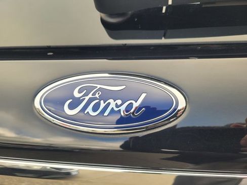 Certified 2022 Ford Explorer XLT image 7