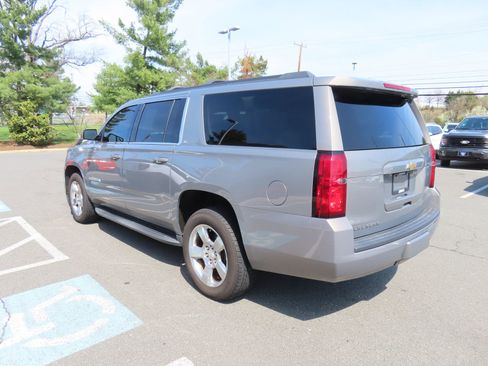 Used 2017 Chevrolet Suburban LT w/ Luxury Package image 6