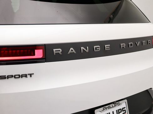 Used 2024 Land Rover Range Rover Sport SE AWD/4WD image 30