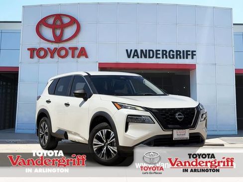 Used 2022 Nissan Rogue SV FWD image 1