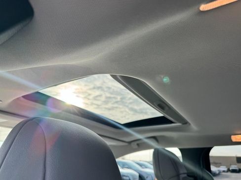 Used 2025 Toyota Sienna XLE image 11