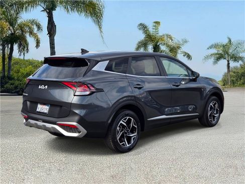 Used 2023 Kia Sportage LX image 4