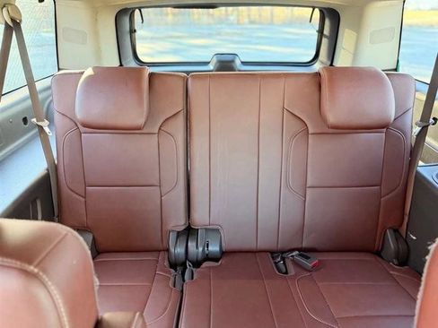 Used 2019 Chevrolet Suburban Premier AWD/4WD image 21