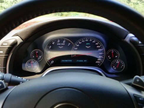 Used 2007 Chevrolet Corvette Convertible w/ Preferred Equipment Group RWD image 10