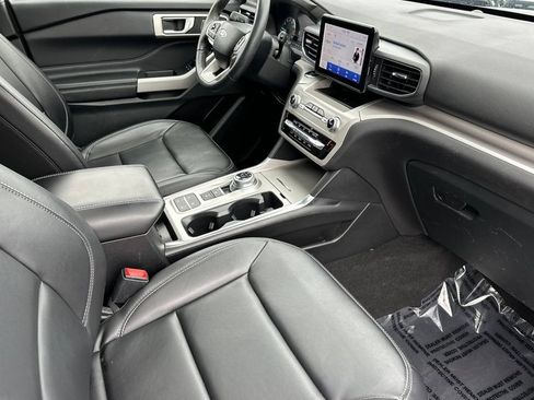 Used 2023 Ford Explorer XLT w/ Equipment Group 202A RWD image 17