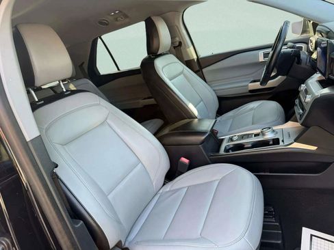 Used 2021 Ford Explorer XLT w/ Equipment Group 202A image 7