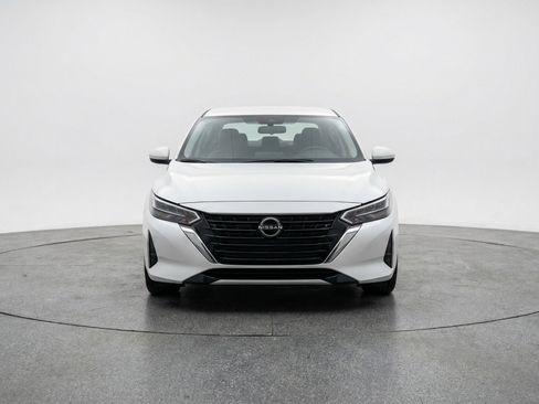 Used 2025 Nissan Sentra SV image 2