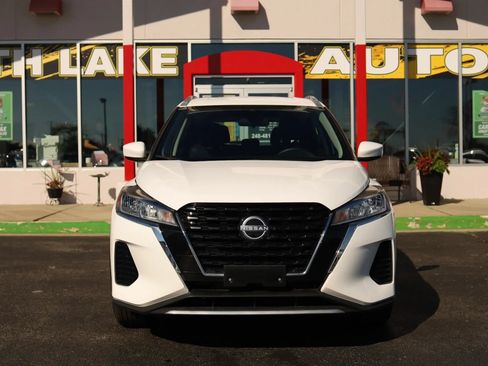Used 2024 Nissan Kicks SV FWD image 2