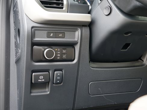 Used 2024 Ford Expedition XLT image 19