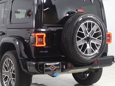 Used 2023 Jeep Wrangler Unlimited Sahara AWD/4WD image 23