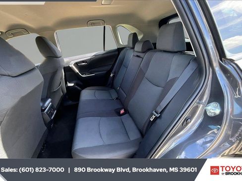 Used 2025 Toyota RAV4 XLE AWD/4WD image 19