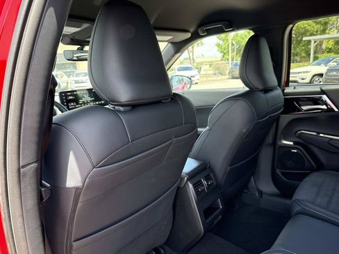 New 2026 Mitsubishi Outlander LE FWD image 12