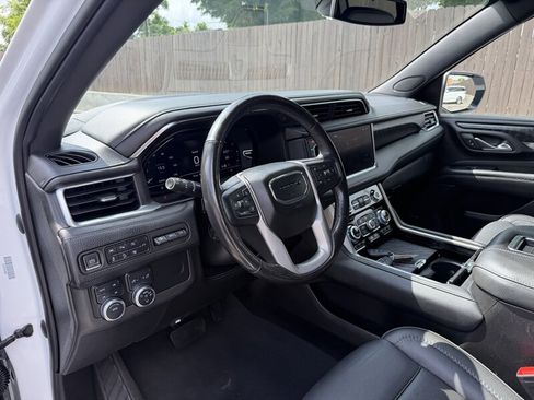 Used 2022 GMC Yukon XL Denali AWD/4WD image 24