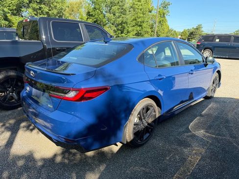 Used 2025 Toyota Camry XSE FWD image 6