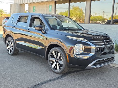 New 2026 Mitsubishi Outlander SE image 1
