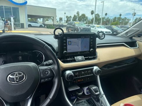 Used 2019 Toyota RAV4 Limited w/ Cold Weather Package FWD image 9