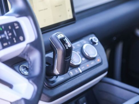 Used 2023 Land Rover Defender 110 X-Dynamic SE image 21