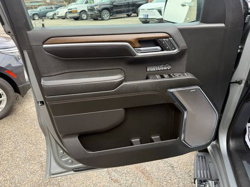 Used 2024 Chevrolet Silverado 1500 High Country AWD/4WD image 12