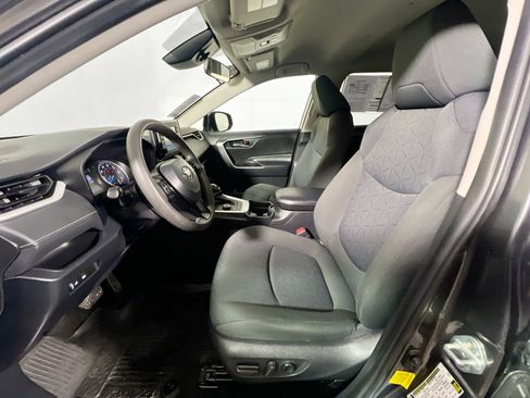Used 2021 Toyota RAV4 XLE image 14