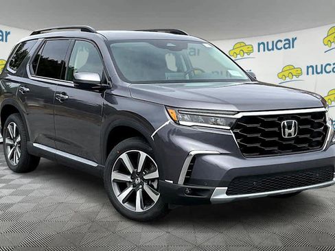 New 2025 Honda Pilot Touring image 1