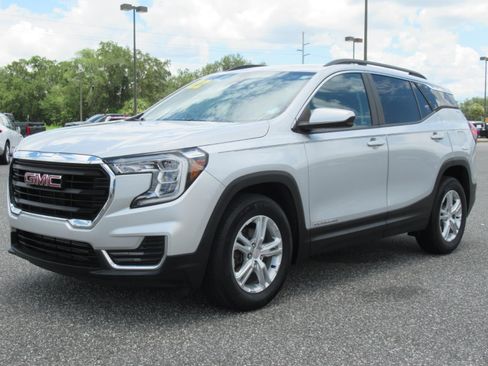 Used 2022 GMC Terrain SLE w/ Driver Convenience Package FWD image 3