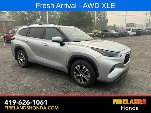 Used 2024 Toyota Highlander XLE AWD/4WD image 9