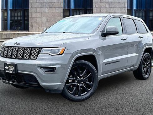 Used 2021 Jeep Grand Cherokee Laredo X AWD/4WD image 2