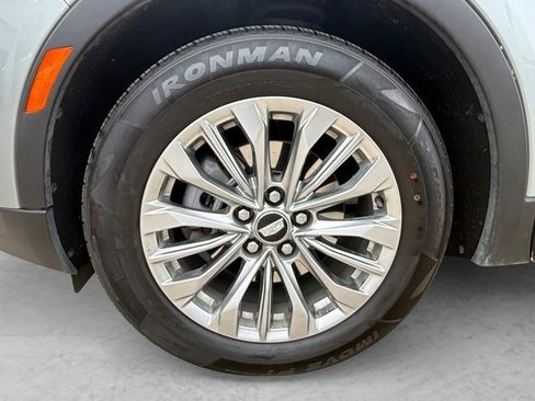 Certified 2025 Cadillac XT4 Premium Luxury FWD image 22