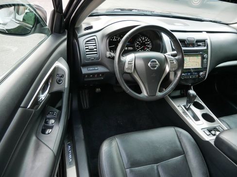 Used 2015 Nissan Altima 2.5 SL w/ Technology Package FWD image 10