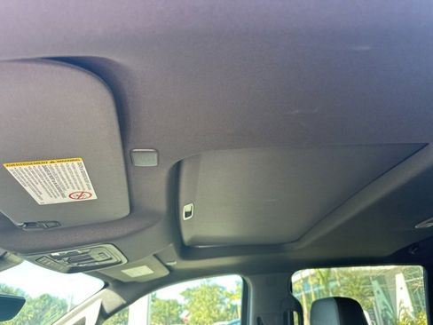 Used 2022 GMC Sierra 2500 Denali w/ Denali Ultimate Package image 2