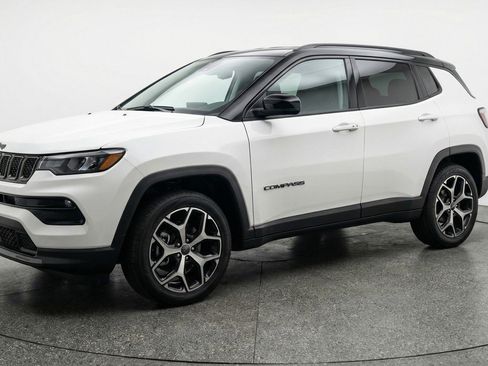 Used 2025 Jeep Compass Limited image 3