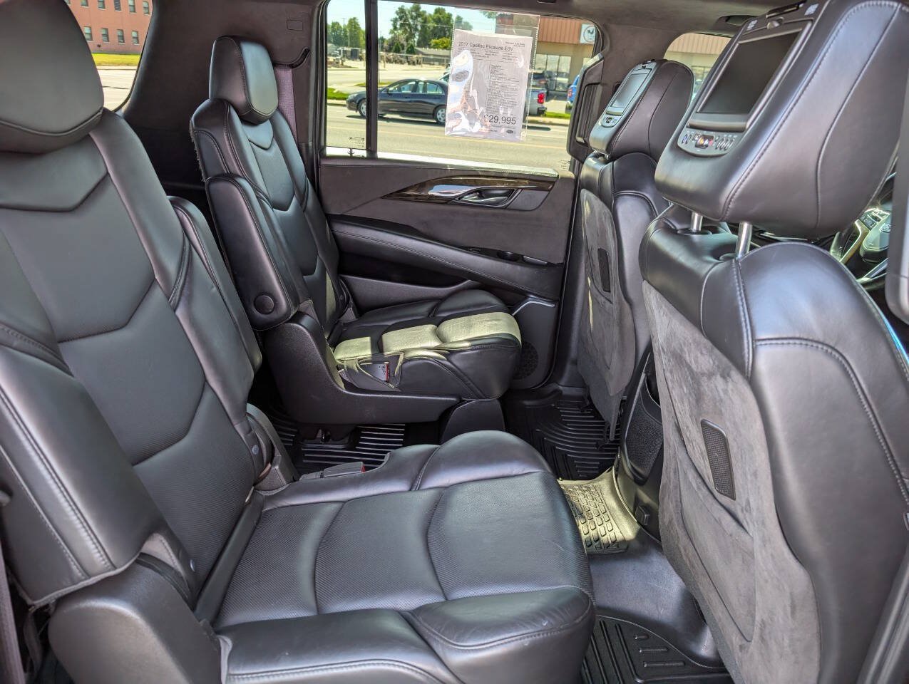 Used 2017 Cadillac Escalade ESV Platinum AWD/4WD image 19