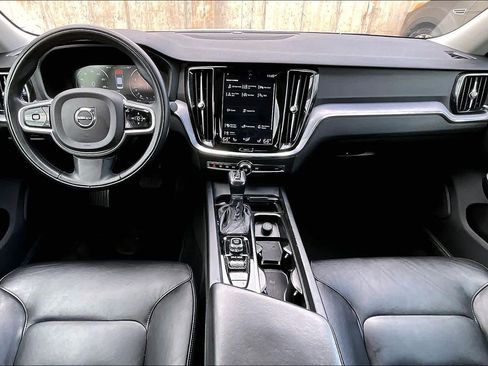 Used 2020 Volvo S60 T6 Momentum image 20