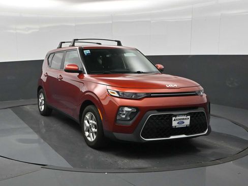 Used 2022 Kia Soul LX w/ Technology Package FWD image 2