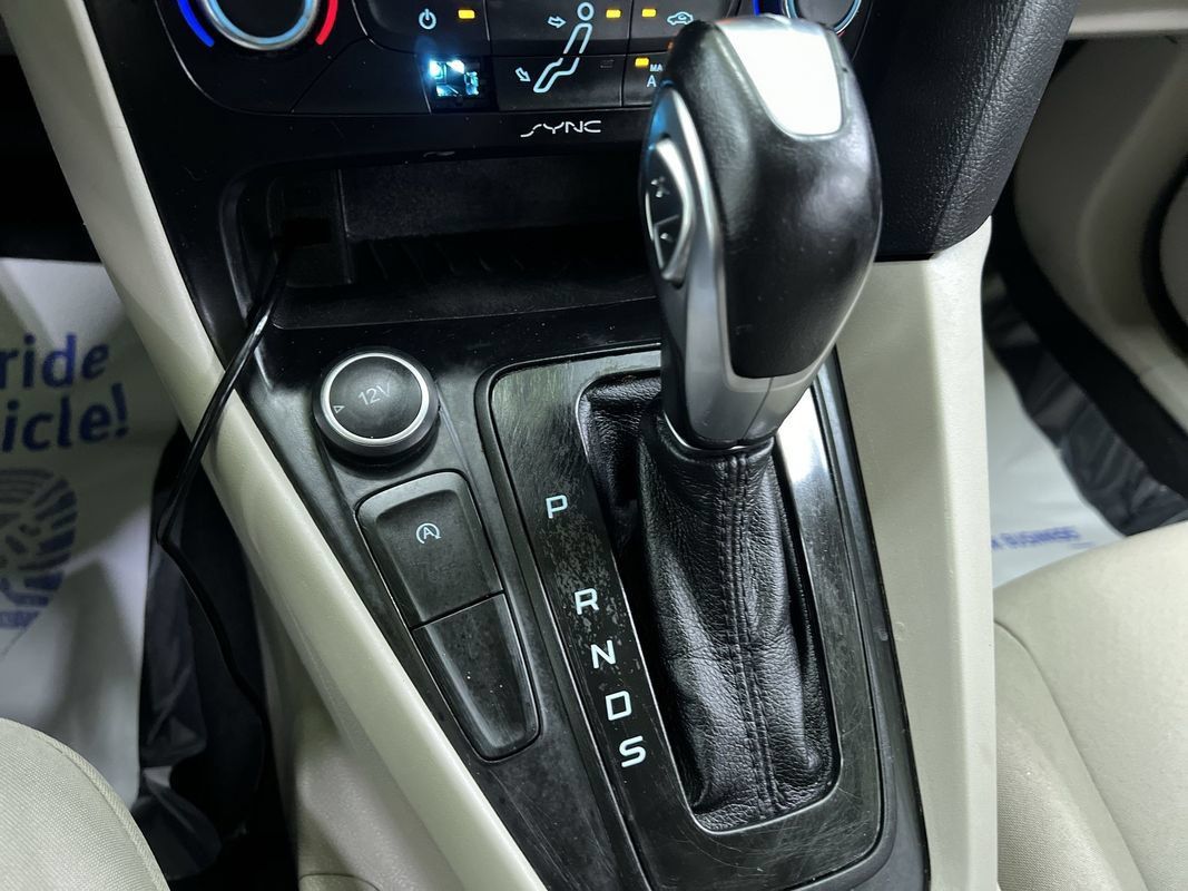 Used 2016 Ford Focus SE FWD image 24