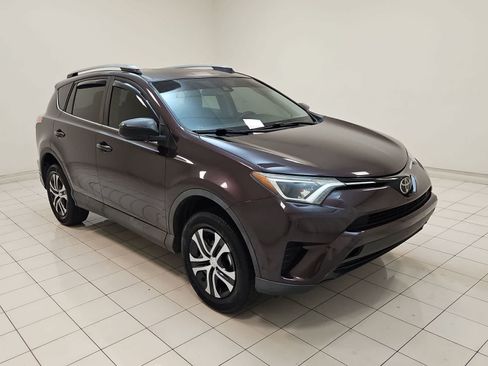 Used 2018 Toyota RAV4 LE FWD image 22