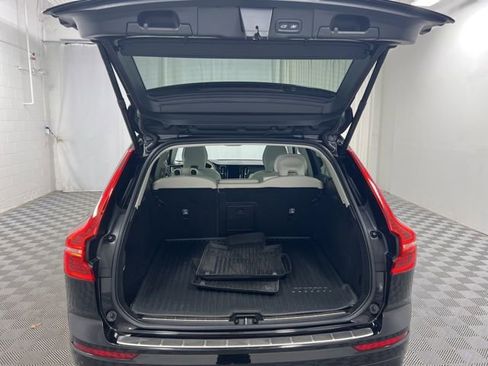 Used 2023 Volvo XC60 B5 Plus w/ Climate Package image 8