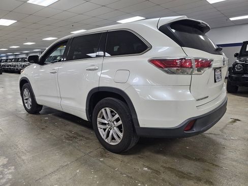 Used 2015 Toyota Highlander LE image 3